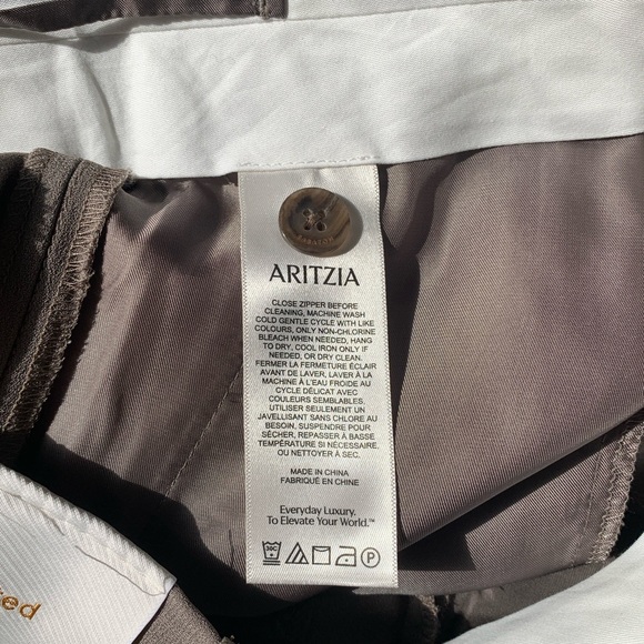 Aritzia Babaton 3" Pleated Mini Short, Felted Taupe, Summer 24, NWT, Sz 4 - Picture 9 of 16